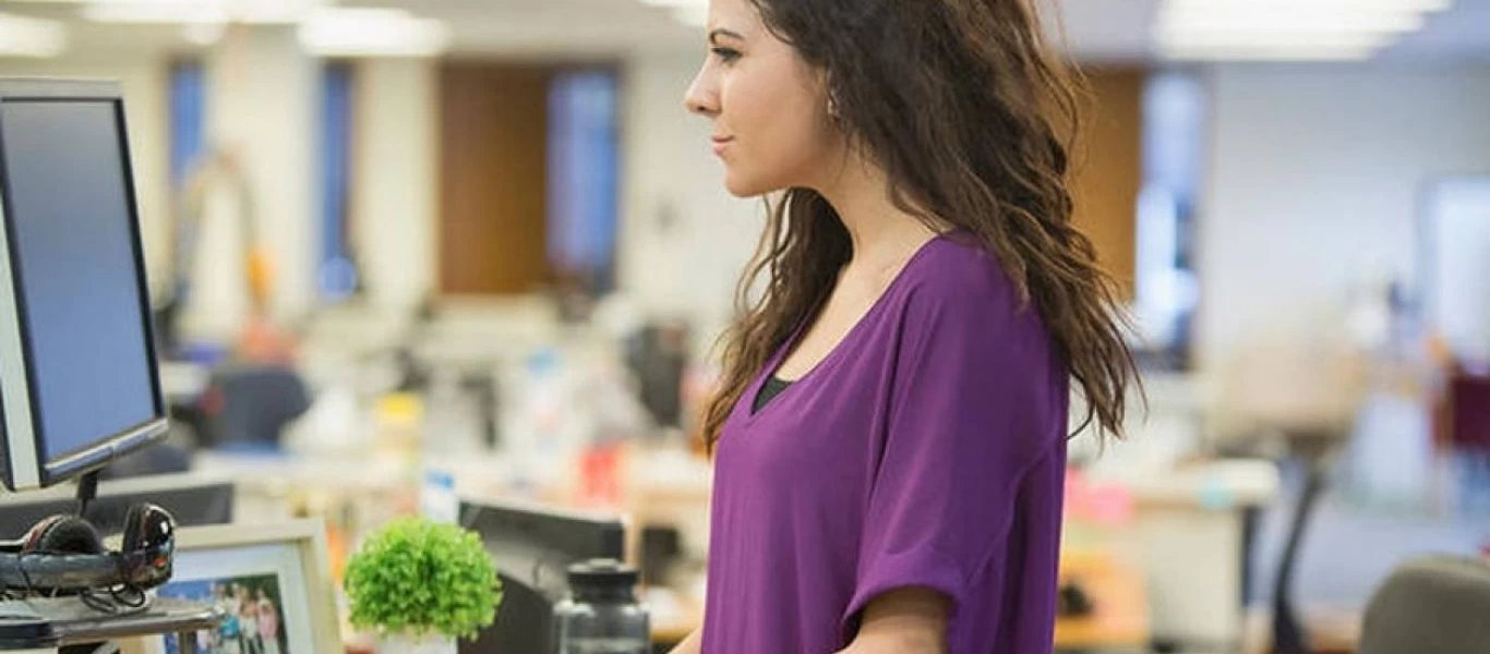 Ορθοστασία: Tι κίνδυνοι υπάρχουν για το σώμα - Τι πρέπει να προσέξουν οι εργαζόμενοι που μένουν πολλές ώρες όρθιοι